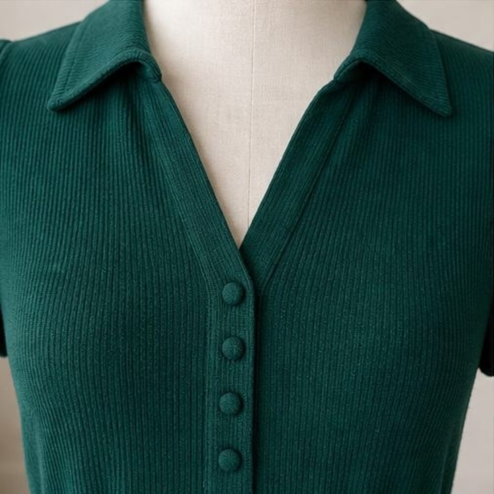 Emerald Button Blouse - Picture 4 of 6